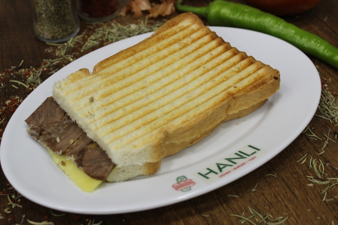 Kavurma Kaşarlı Tost